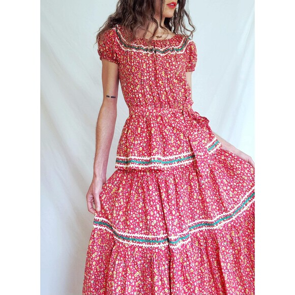 1940s Vintage Tiered Calico Puff Sleeve Maxi Dress: 40s Floral Gown, XS/S - Picture 12 of 13